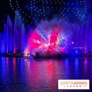 Disneyland Paris : Disney Cascade of Lights, le spectacle nocturne sur Adventure Bay