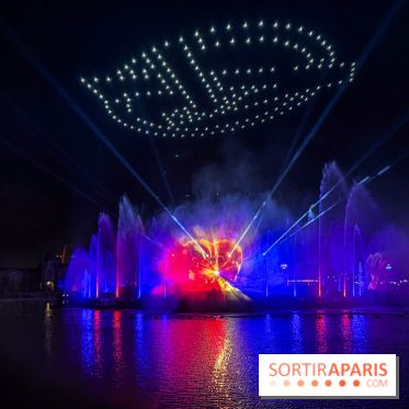 Disneyland Paris : Disney Cascade of Lights, le spectacle nocturne sur Adventure Bay