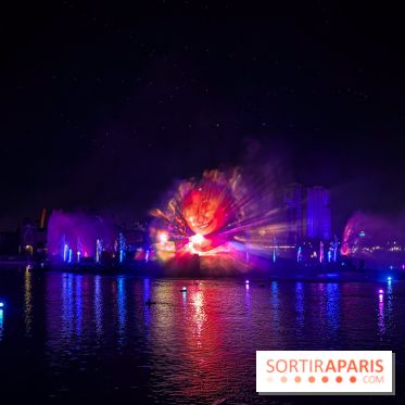 Disneyland Paris : Disney Cascade of Lights, le spectacle nocturne sur Adventure Bay