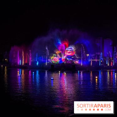 Disneyland Paris : Disney Cascade of Lights, le spectacle nocturne sur Adventure Bay