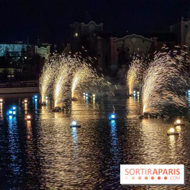 Disneyland Paris : Disney Cascade of Lights, le spectacle nocturne sur Adventure Bay