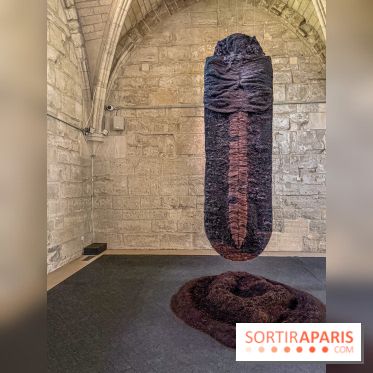 Inkarna : l’exposition de Yosra Mojtahedi à l’Abbaye de Maubuisson