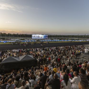 Soirées afterwork années 2000 à l’Hippodrome Paris-Vincennes - BV BV 9849