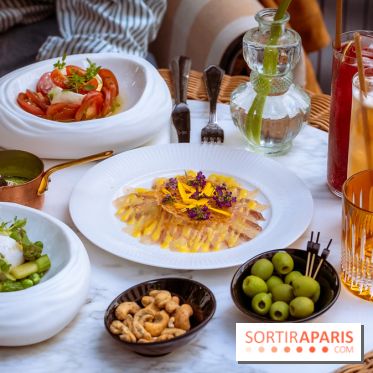 La terrasse jardin du Sax Hotel avec piscine - plats