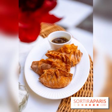 La terrasse jardin du Sax Hotel avec piscine - gyozas homard