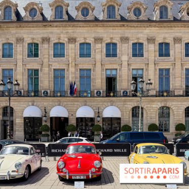 Le Rallye des Princesses expose ses voitures de collection sur la Place Vendôme