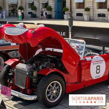 Le Rallye des Princesses expose ses voitures de collection sur la Place Vendôme - Facetune 24 05 2026 20 07 51