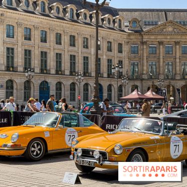 Le Rallye des Princesses expose ses voitures de collection sur la Place Vendôme
