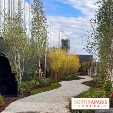 Valvert Croix Blanche : le complexe shopping-loisirs XXL en Essonne avec fontaine et parc à dinosaures