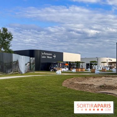 Valvert Croix Blanche : le complexe shopping-loisirs XXL en Essonne avec fontaine et parc à dinosaures