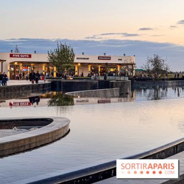 Valvert Croix Blanche : le complexe shopping-loisirs XXL en Essonne avec fontaine et parc à dinosaures