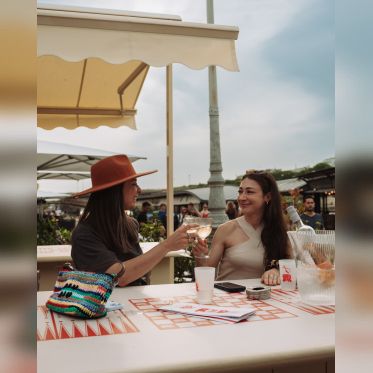 Chez Alex : terrasse d’apéro au bord de Seine face à la Tour Eiffel