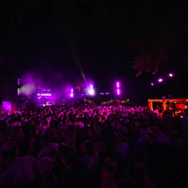 La Clairière : le club open-air de Paris pour l’été 2026 - @SEBASTIENK ARTS CLAIRIERE 07345