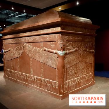 La cuve du sarcophage dans le tombeau reconstitué - Toutankhamon : son tombeau et ses trésors