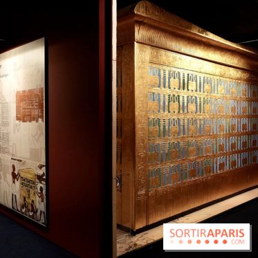Passage aux hiéroglyphes dans l’exposition - Toutankhamon : son tombeau et ses trésors