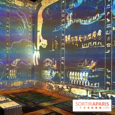 Hiéroglyphes projetés dans la salle immersive - Toutankhamon : son tombeau et ses trésors