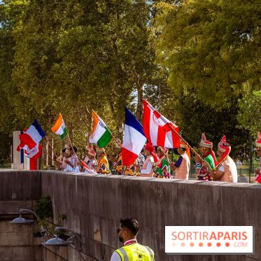Défilé flottant sur la Seine : le Jal Yatra à Paris, les photos