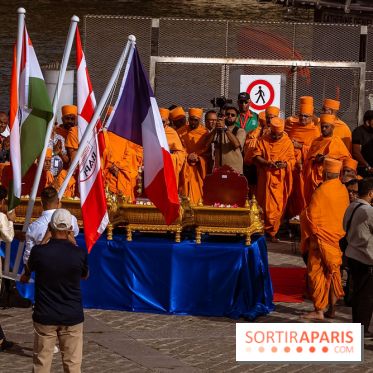 Défilé flottant sur la Seine : le Jal Yatra à Paris, les photos