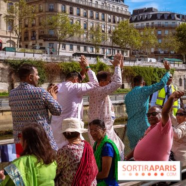 Défilé flottant sur la Seine : le Jal Yatra à Paris, les photos