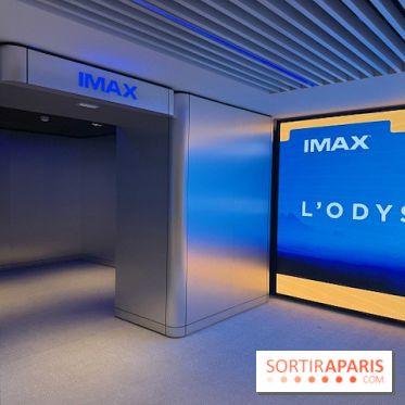 Entrée IMAX dans le hall du cinéma