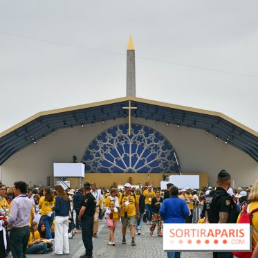 En images : la messe géante sur les Champs-Elysées du Pape Léon XIV