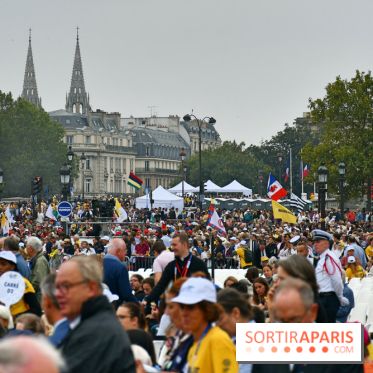 En images : la messe géante sur les Champs-Elysées du Pape Léon XIV