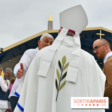En images : la messe géante sur les Champs-Elysées du Pape Léon XIV