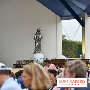 En images : la messe géante sur les Champs-Elysées du Pape Léon XIV