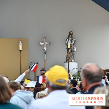 En images : la messe géante sur les Champs-Elysées du Pape Léon XIV