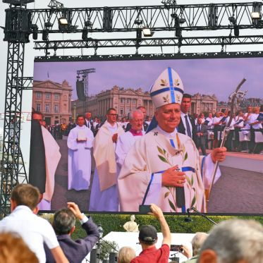 En images : la messe géante sur les Champs-Elysées du Pape Léon XIV