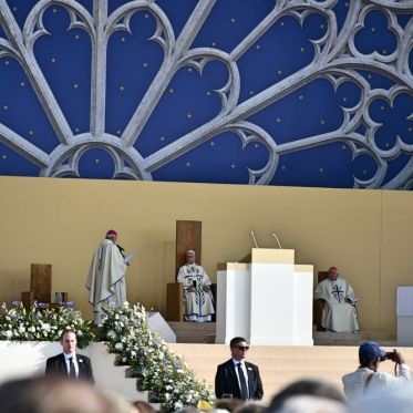 En images : la messe géante sur les Champs-Elysées du Pape Léon XIV