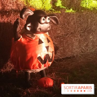 Parc de l'Étrange 2026 : Vache décorative déguisée en citrouille pour Halloween
