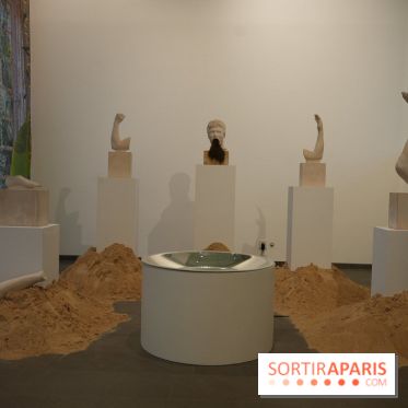 Aux frontières de l'imaginaire : Corps et sable – installation sculpturale
