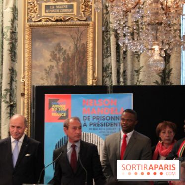 Reùise du diplome du Citoyen d'Honneur de la Ville de Paris à Nelson Mandela