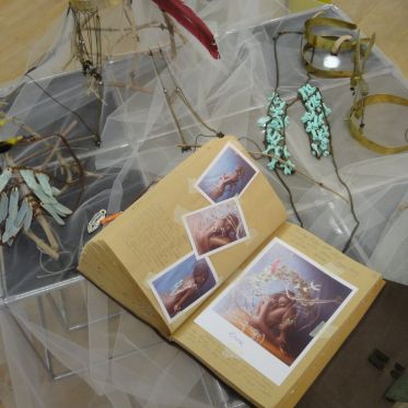 Pagan Poetry, Diane Schuh, Vivienne Mook, la Cour