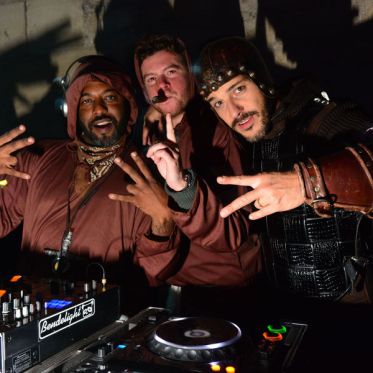 Le Tournoi des XVI Royaumes, Naughty J (NTM), Cédric Couvez (France 4) et Cédric Russo