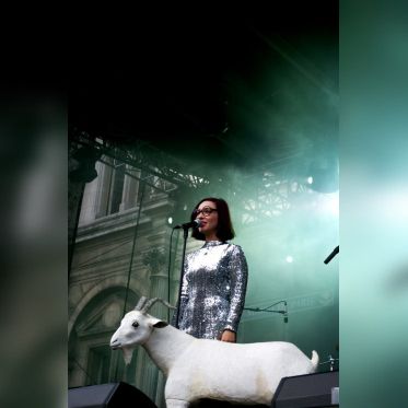 Brigitte sur le Parvis de l'Hôtel de Ville pour le Festival Fnac Live 2011 