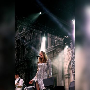 Brigitte sur le Parvis de l'Hôtel de Ville pour le Festival Fnac Live 2011 