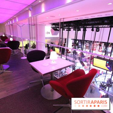 Le Café Renault sur les Champs