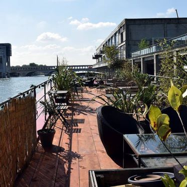 Le Playtime : la péniche terrasse piscine !