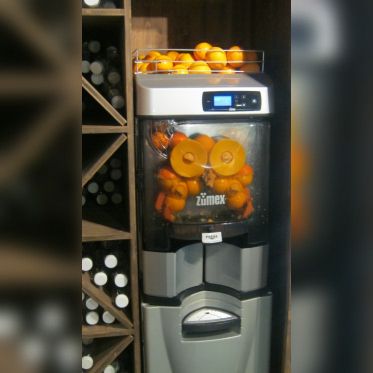 Dish of the Day, Machine à jus d'orange.