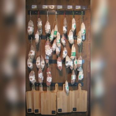 Dish of the Day, Mur des saucissons.