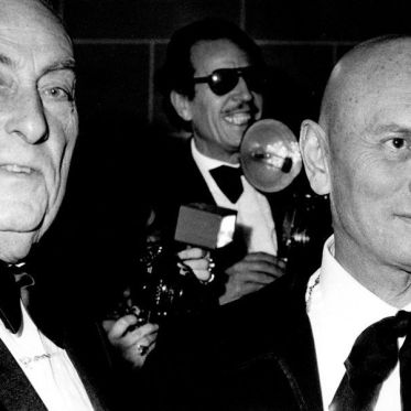 Lido 78,  Yul Brynuer et Jean Louis-Guerin photographié à l'entrée du Lido, Yul Brynuer, Jean Louis-Guerin,  2 a 6 personnes