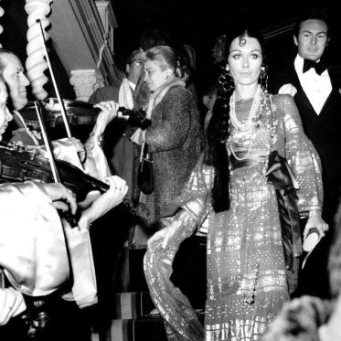 Lido 78,  Célébrité arrivant au gala Soirée gitane