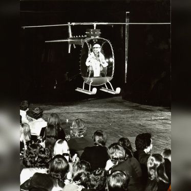 Lido 78,  Principale survolant la scène en hélicoptre