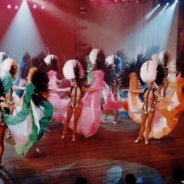 Lido Normandie,  Danseuses en costume