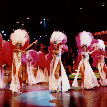 Lido Normandie,  Danseuses en costume