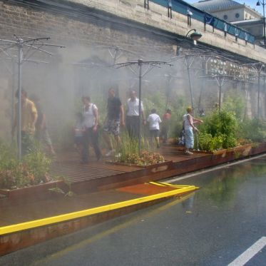 Les brumisateurs à Paris plage, sur les bords de Seine