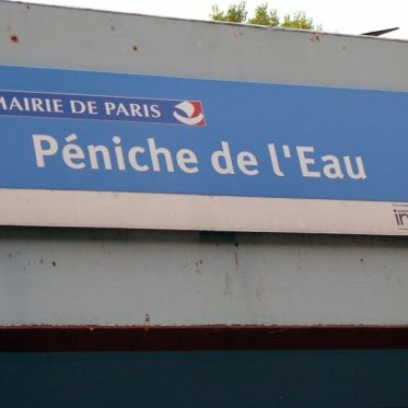 La péniche de l'eau à Paris Plage La Villette