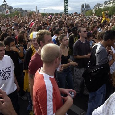 Paris, 18 sept 2004, Montparnasse-Bastille, la Technoparade ˆ fait le plein de participant.

